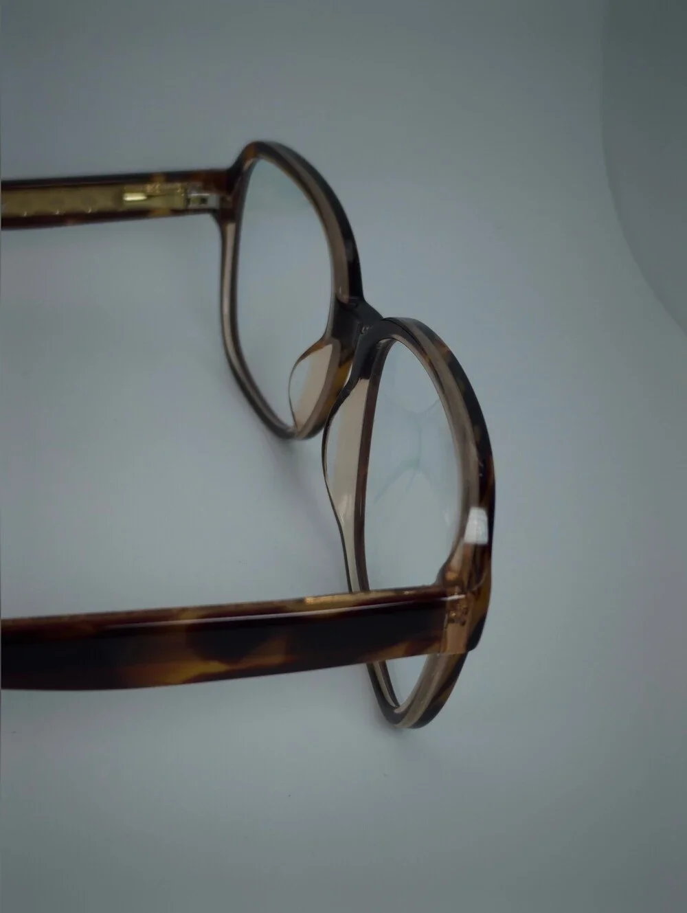 Patina. Tortoiseshell Square Frame Glasses. Mid Mount Temple.